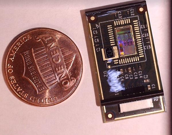 Imagen: El sensor de microchip es un poco más grande que una moneda de un centavo (foto cortesía de StethX y el Instituto Tecnológico de Georgia)